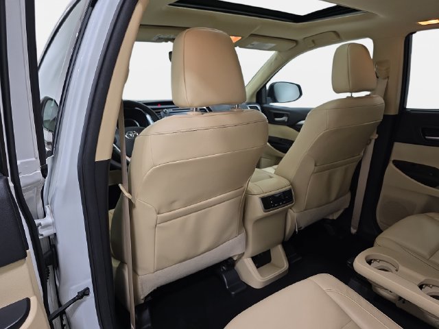 Used 2018 Toyota Highlander XLE AWD/4WD image 12