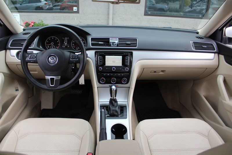Used 2013 Volkswagen Passat 2.5 SE FWD image 2