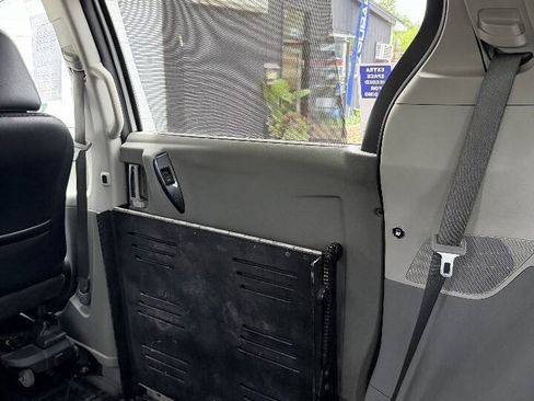 Used 2014 Toyota Sienna SE FWD image 27