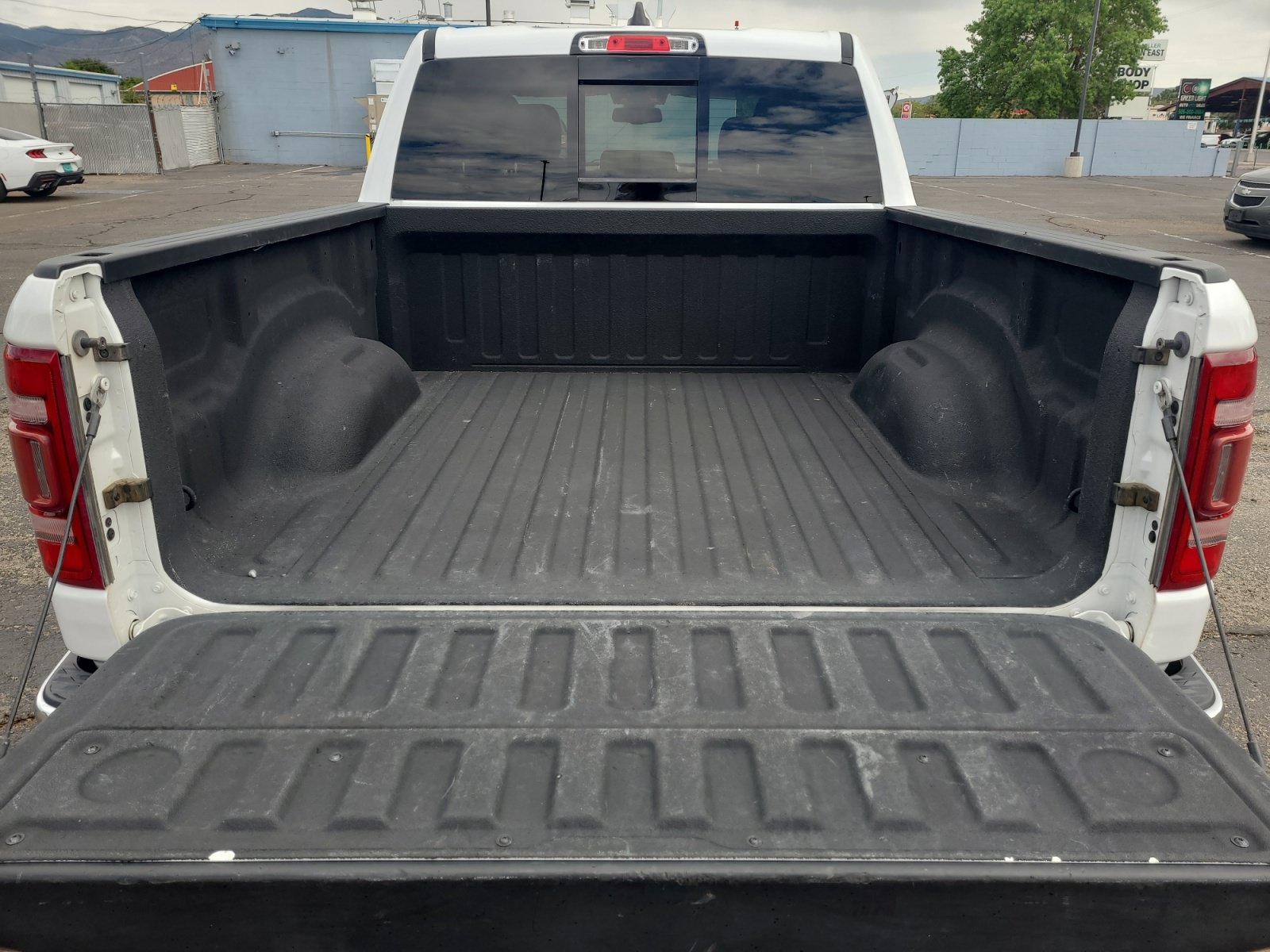 Used 2020 RAM 1500 Laramie AWD/4WD image 27