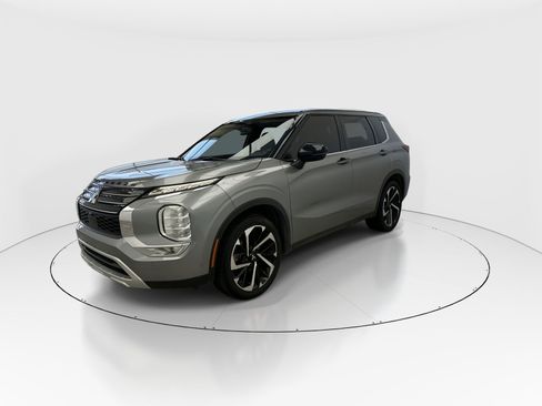 Used 2022 Mitsubishi Outlander SE image 4