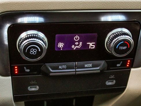 Used 2022 GMC Yukon Denali image 36