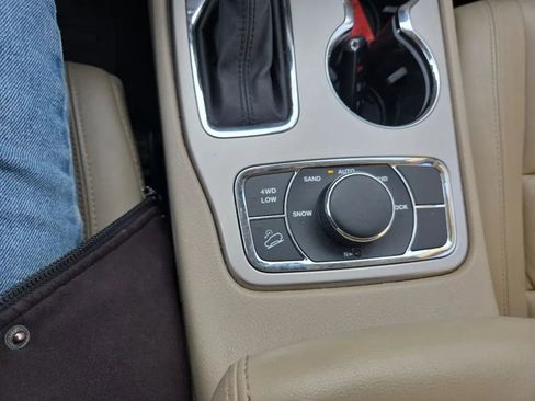 Used 2016 Jeep Grand Cherokee Limited AWD/4WD image 13