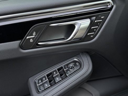 New 2026 Porsche Macan image 14