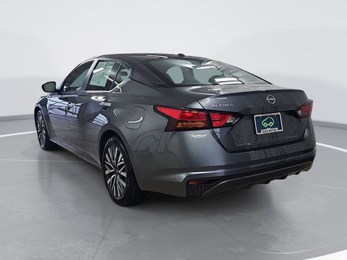 Used 2025 Nissan Altima 2.5 SV FWD image 6