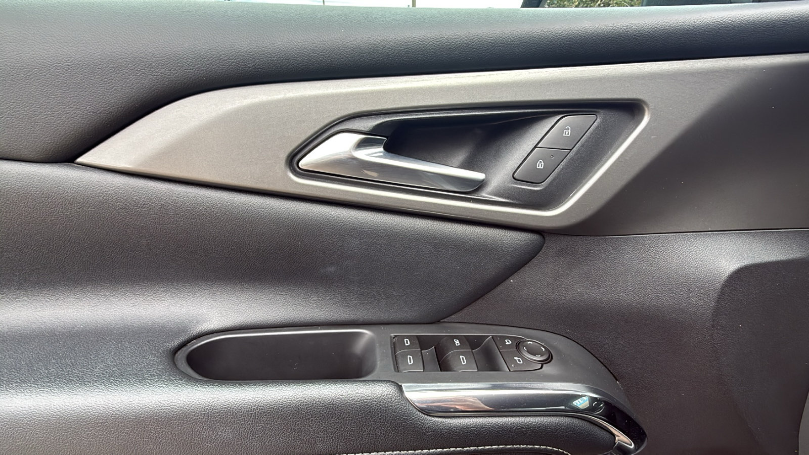 Used 2026 Chevrolet Traverse LT FWD image 11