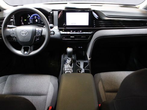 Used 2025 Toyota Camry LE AWD/4WD image 2