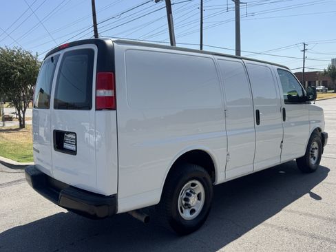 Used 2019 Chevrolet Express 2500 RWD image 5