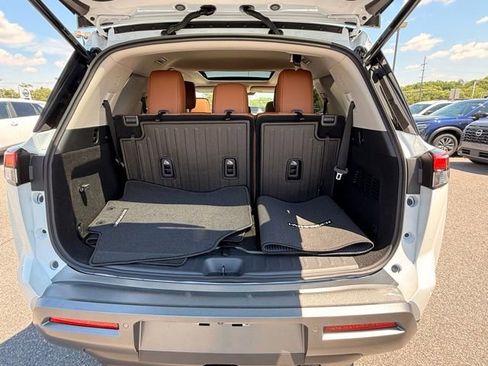 New 2026 Nissan Pathfinder Platinum w/ Cargo Package AWD/4WD image 18