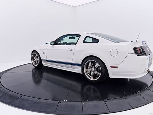 Used 2011 Ford Mustang GT Premium w/ Electronics Pkg RWD image 13