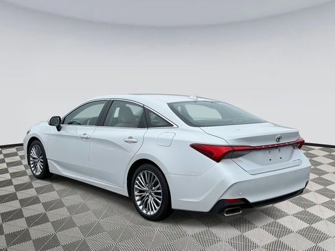 Used 2019 Toyota Avalon Limited w/ Advanced Safety Package image 4