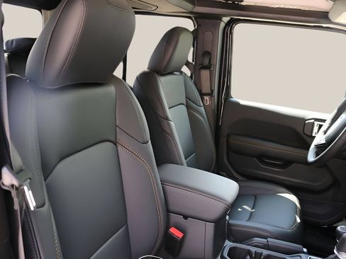 New 2026 Jeep Gladiator Sport AWD/4WD image 19