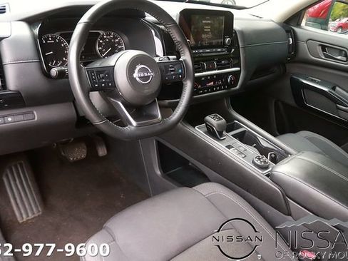 Used 2024 Nissan Pathfinder SV AWD/4WD image 10