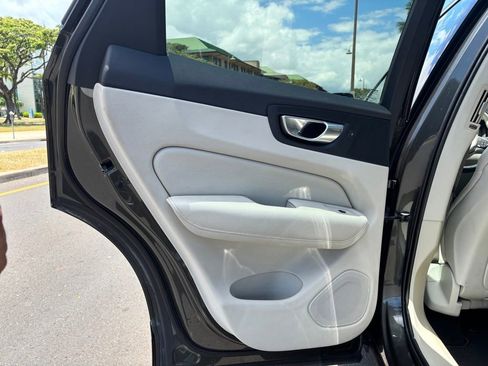 Used 2018 Volvo XC60 T6 Momentum w/ Convenience Package AWD/4WD image 16