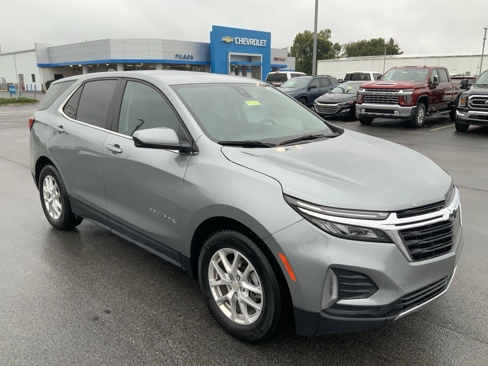 Used 2024 Chevrolet Equinox LT FWD image 2