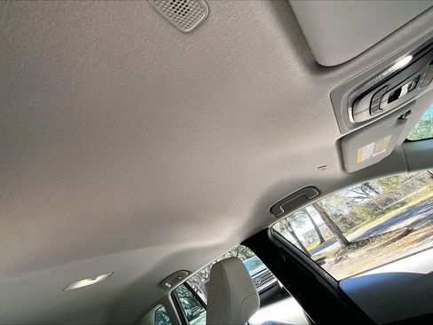 Used 2024 Toyota Corolla Cross L image 24