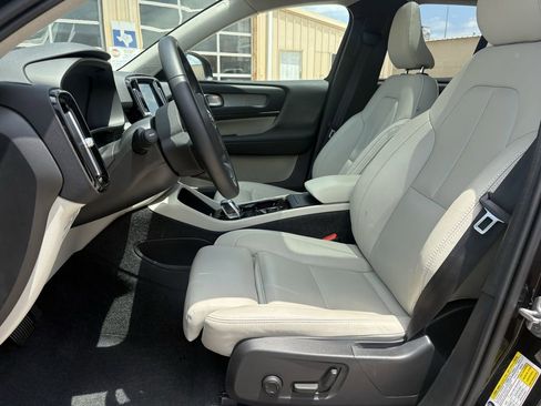 Used 2025 Volvo XC40 B5 Ultra w/ Protection Package Premier AWD/4WD image 12