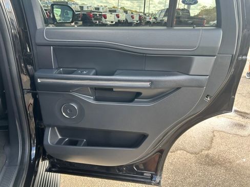 Certified 2024 Ford Expedition XLT image 27