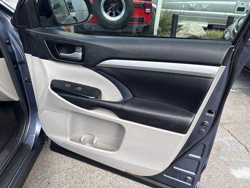 Used 2015 Toyota Highlander XLE AWD/4WD image 24