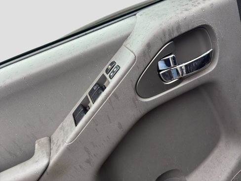 Used 2019 Nissan Frontier SV image 11