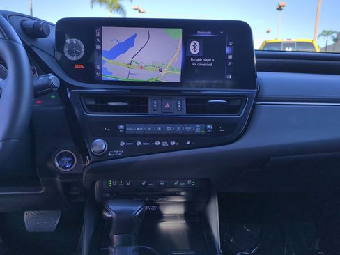 Used 2022 Lexus ES 300h Ultra Luxury image 26