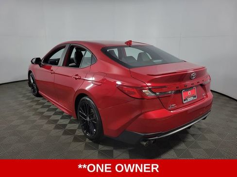 Used 2025 Toyota Camry SE image 6