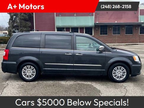 Used 2014 Chrysler Town & Country Touring w/ Driver Convenience Group image 1
