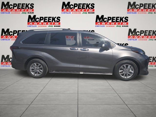 Used 2023 Toyota Sienna XLE FWD image 6