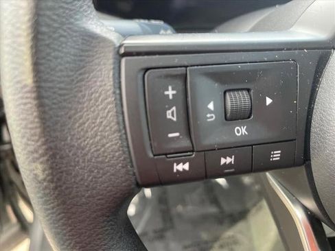 Used 2025 Nissan Kicks SV w/ Illumination Package image 8