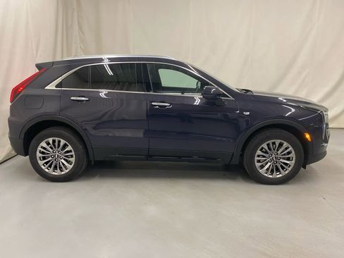 Used 2025 Cadillac XT4 Premium Luxury image 9