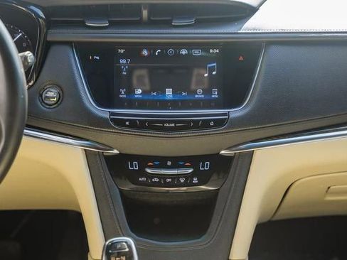 Used 2017 Cadillac XT5 FWD image 19