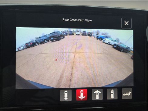 Used 2024 Chrysler Pacifica Touring-L image 18