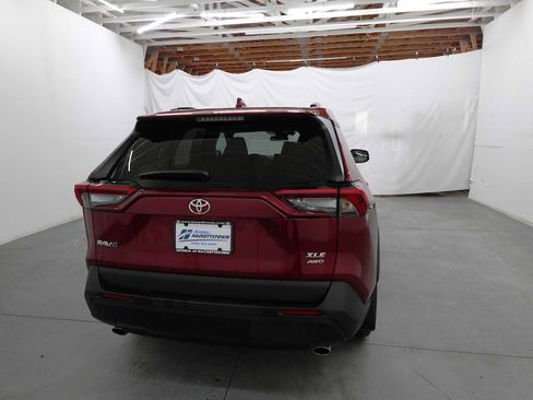 Used 2019 Toyota RAV4 XLE AWD/4WD image 5