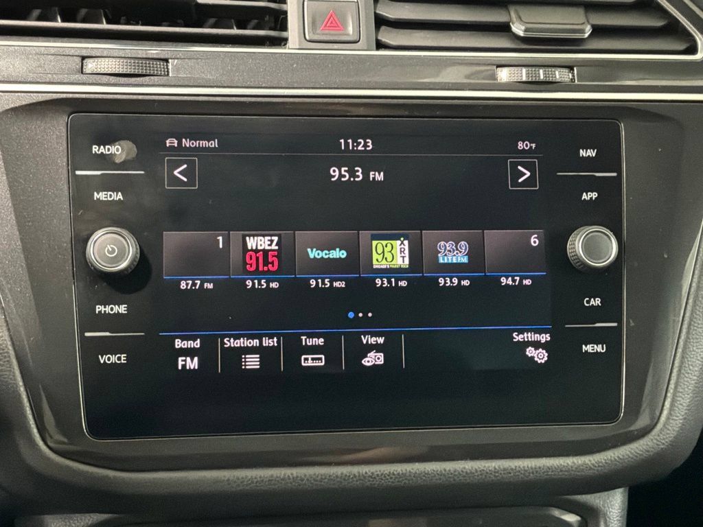 Used 2018 Volkswagen Tiguan SEL Premium AWD/4WD image 14