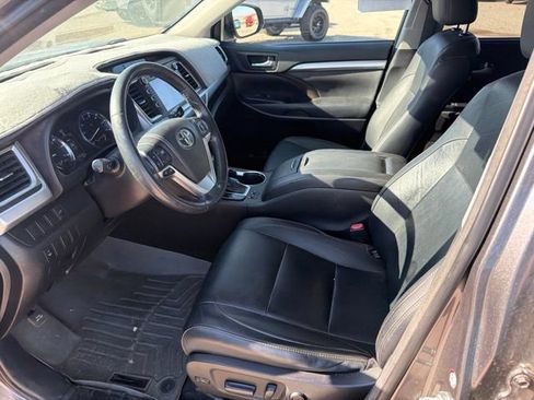 Used 2014 Toyota Highlander XLE AWD/4WD image 5