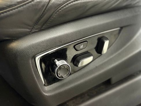 Used 2019 Cadillac Escalade ESV Platinum image 18