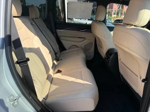 Used 2025 Jeep Grand Cherokee Limited w/ Luxury Tech Group II AWD/4WD image 11