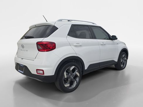 New 2026 Hyundai Venue SEL FWD image 3