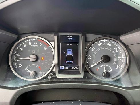 Used 2021 Toyota Tacoma TRD Off-Road image 24