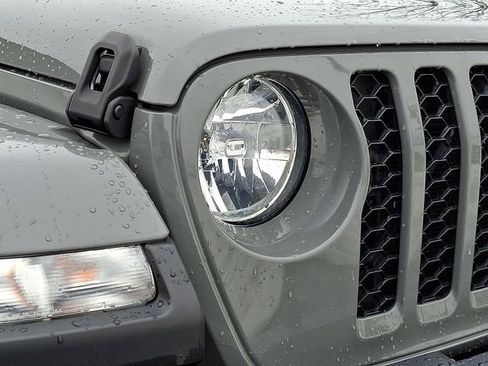 Used 2021 Jeep Gladiator Sport image 9