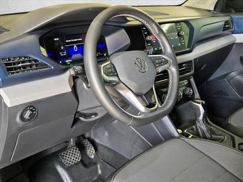Used 2023 Volkswagen Taos SE w/ Panoramic Sunroof Package FWD image 9