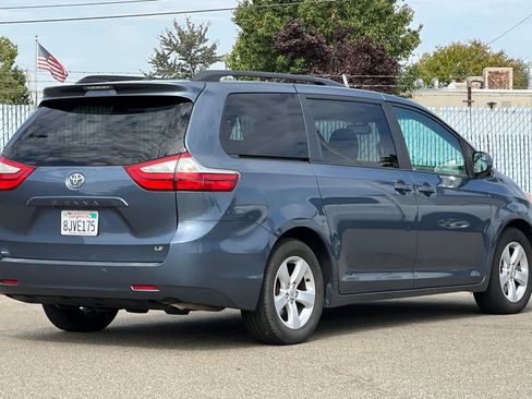 Used 2015 Toyota Sienna LE FWD image 3