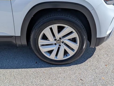 Certified 2021 Volkswagen Atlas Cross Sport SE w/ Panoramic Sunroof Package FWD image 9