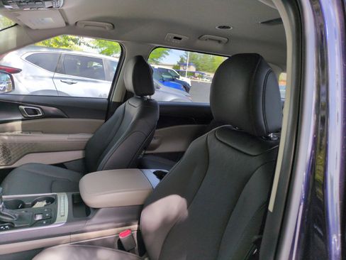 New 2026 Kia Carnival FWD image 17