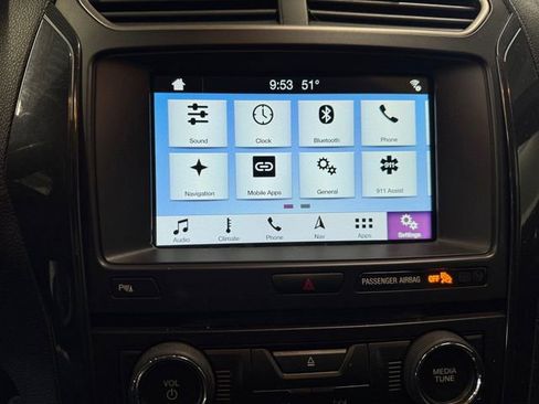 Used 2018 Ford Explorer XLT w/ Equipment Group 202A AWD/4WD image 18