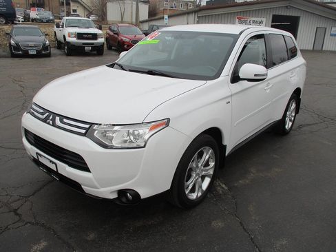 Used 2014 Mitsubishi Outlander GT image 1