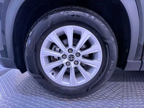 Used 2025 Toyota Grand Highlander AWD image 2