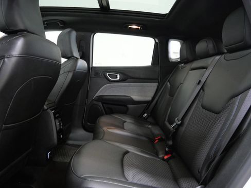 Used 2025 Jeep Compass Latitude w/ Sun & Sound Group AWD/4WD image 24