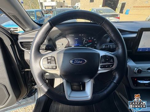 Used 2022 Ford Explorer XLT w/ Equipment Group 202A image 2