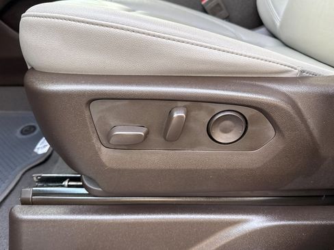 Used 2024 Chevrolet Suburban LT image 14